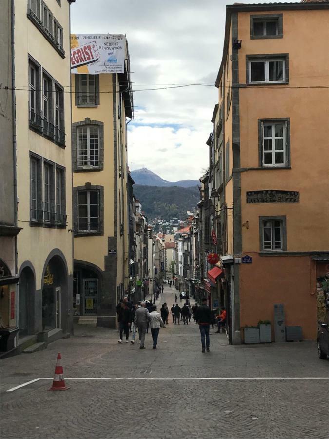 Nid Douillet Sur Plateau Central Clermont-Ferrand Exterior foto