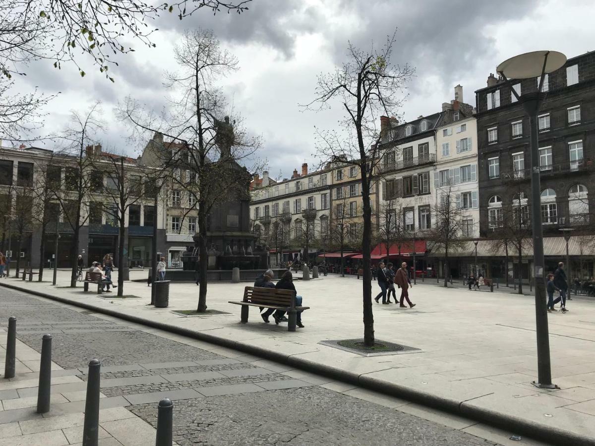 Nid Douillet Sur Plateau Central Clermont-Ferrand Exterior foto